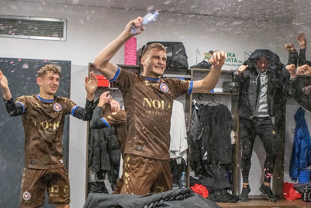 斯战成平局 斯战成平局